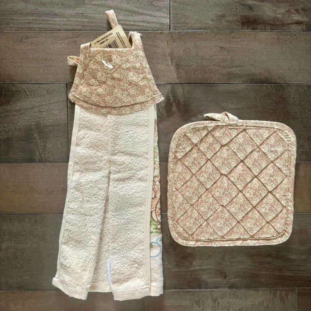 Beatrix Potter Peter Rabbit Tie Towel and Pot Holder Set NWT Cottagecore